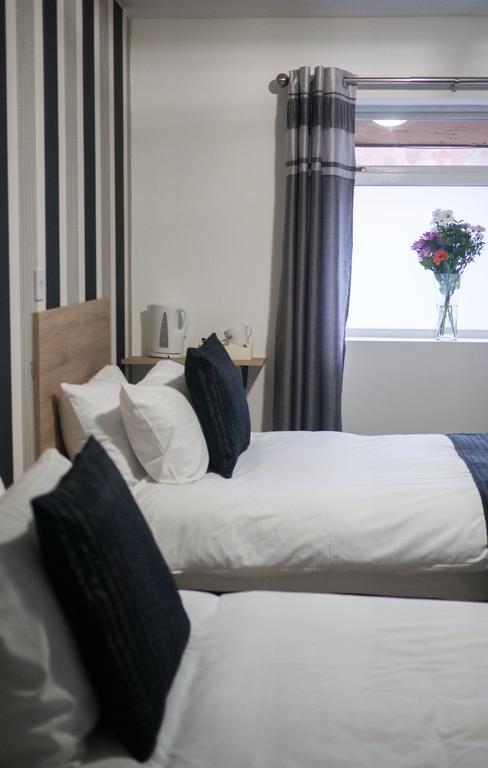 The Manor - 2*
