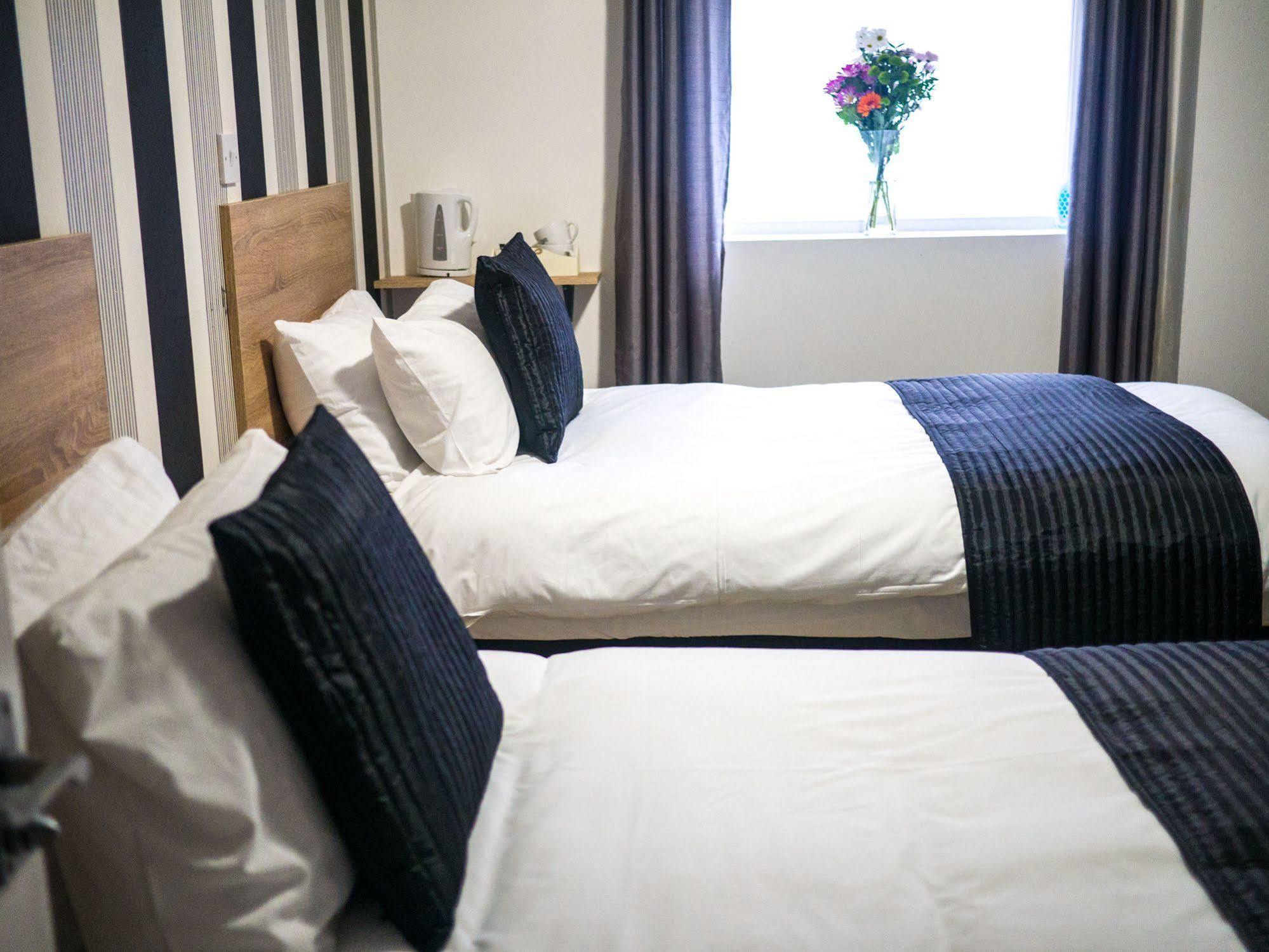 The Manor - Hotel 2*