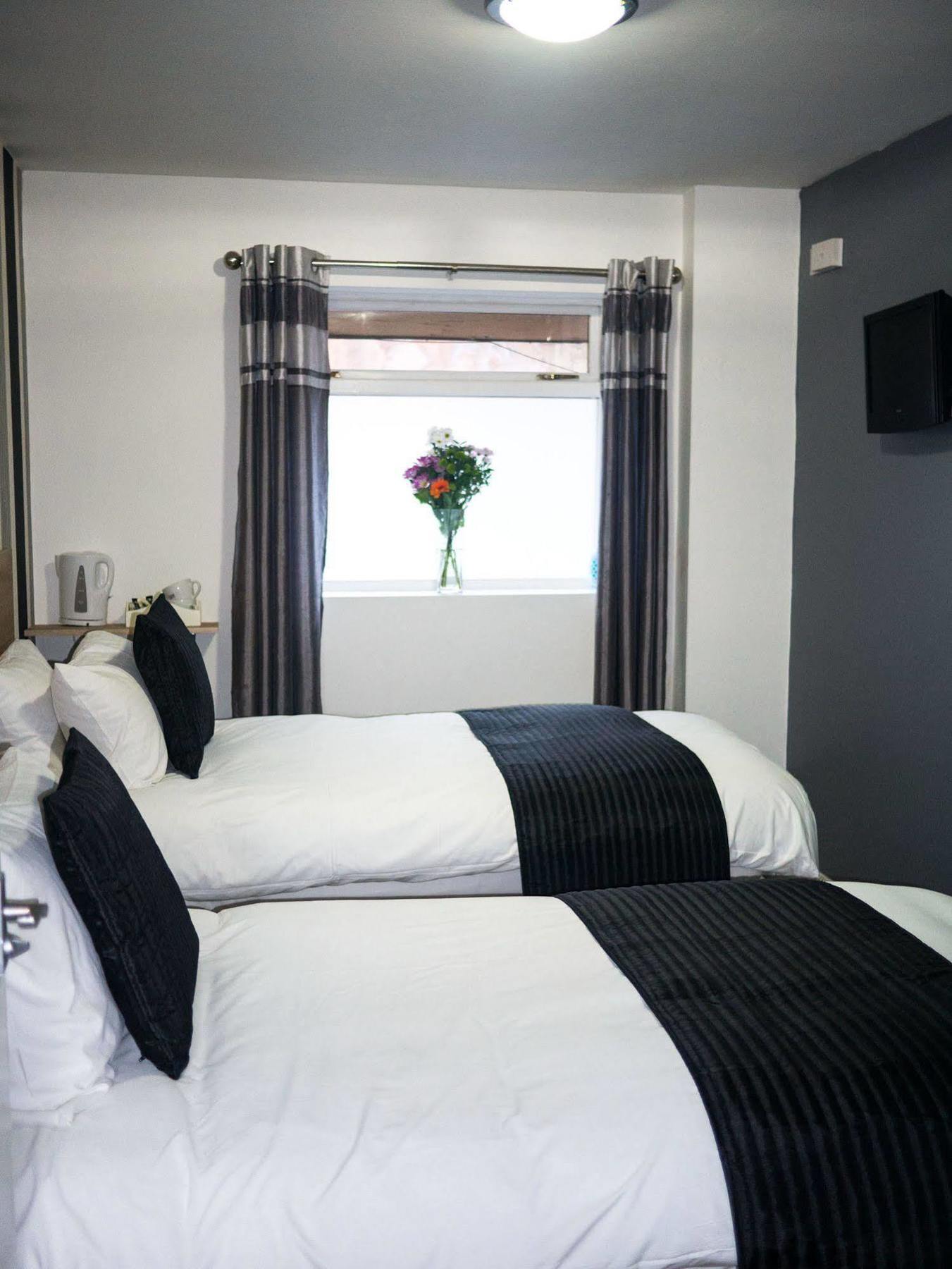 The Manor - Hotel